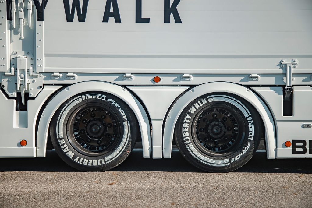 LB-TRUCKS Mitsubishi FUSO SUPER GREAT - LB Trucks JAPAN