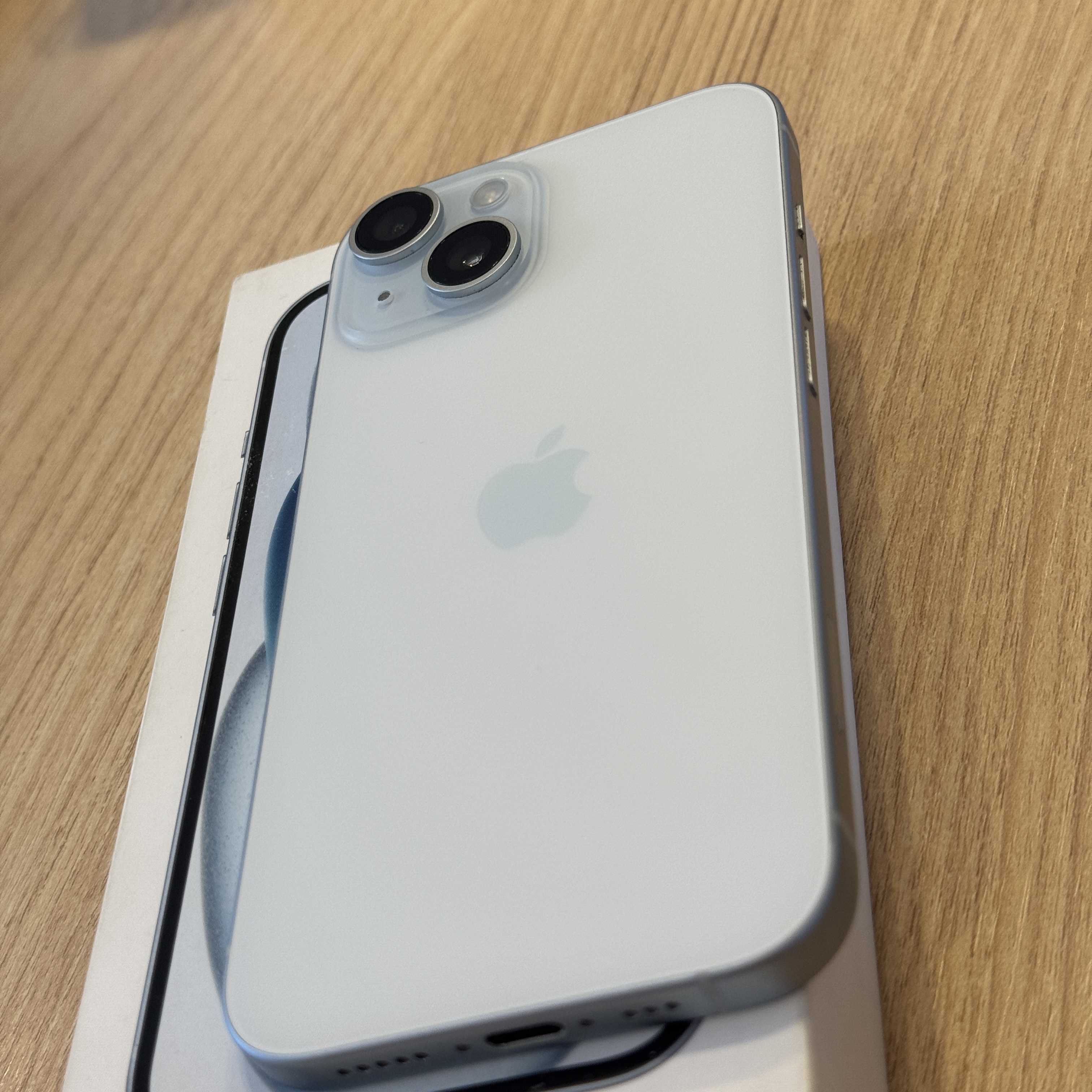 iPhone 15 128GB AZUL (seminovo) – LS