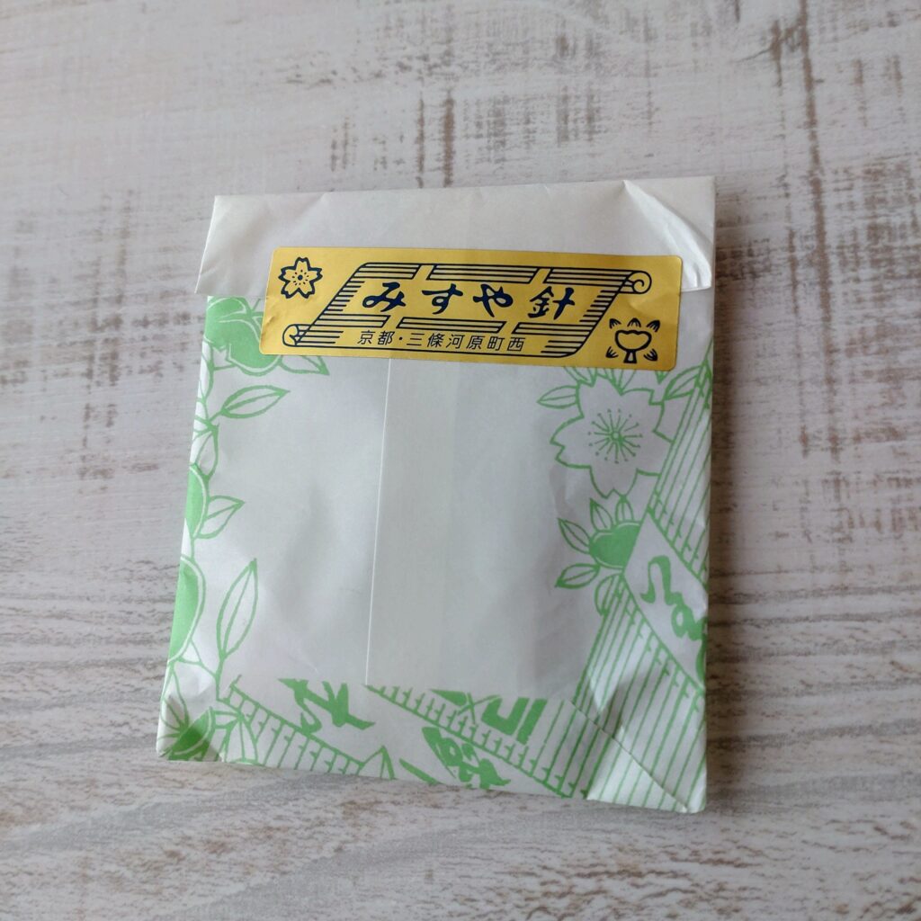 京都・みすや針】お針箱に黒猫ちゃんが仲間入りしました | LEE