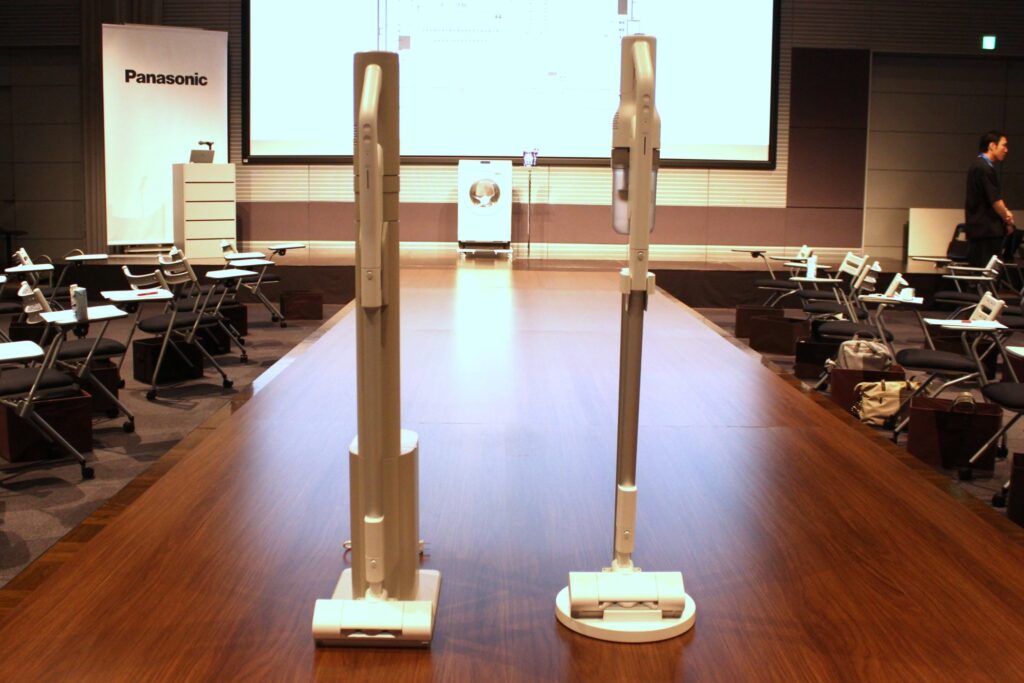 パナソニック2024年最新家電】ミストが出る掃除機、皮脂汚れをはがす