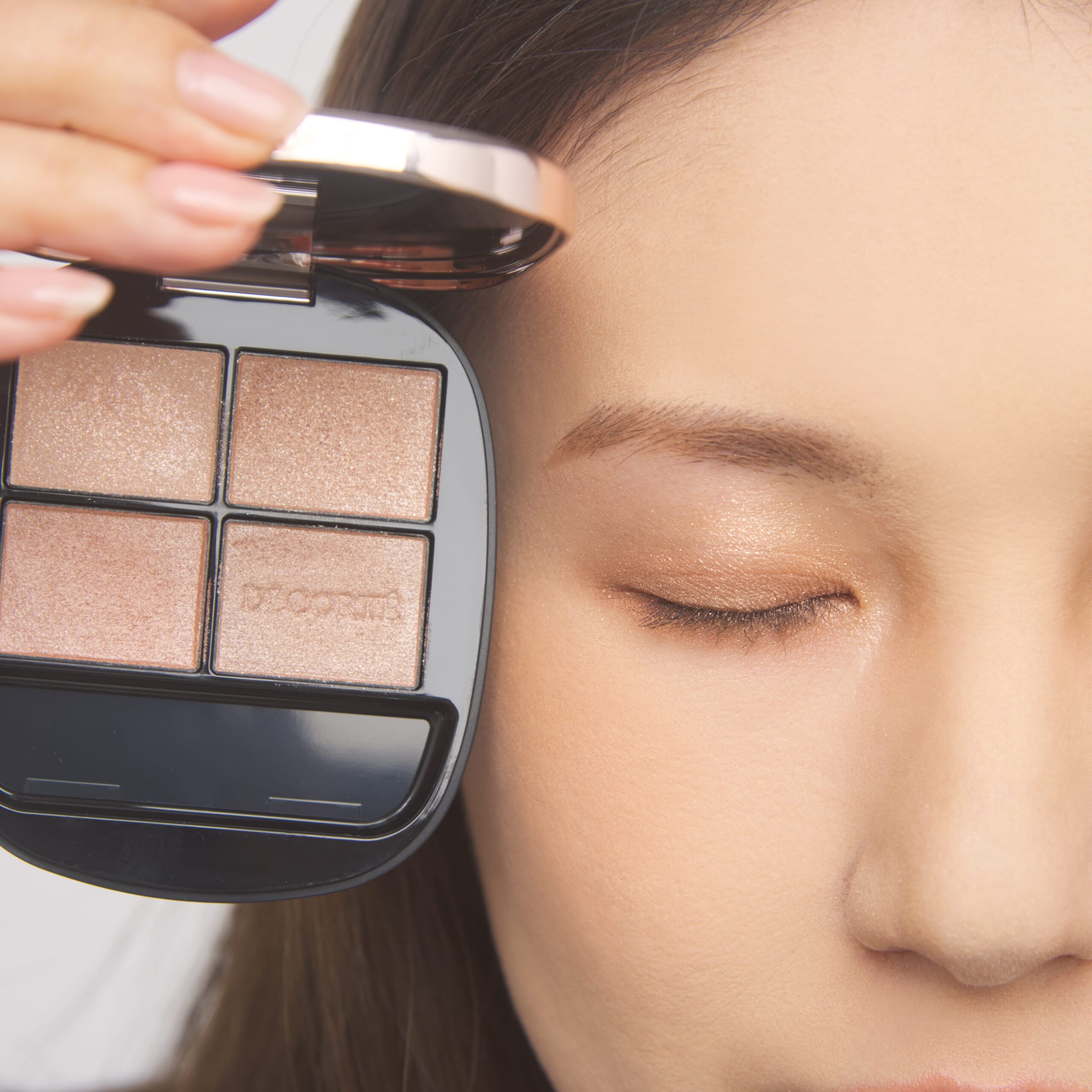 コスメデコルテ】人気の“スキンシャドウ”に新色2種が登場！ 光を宿した