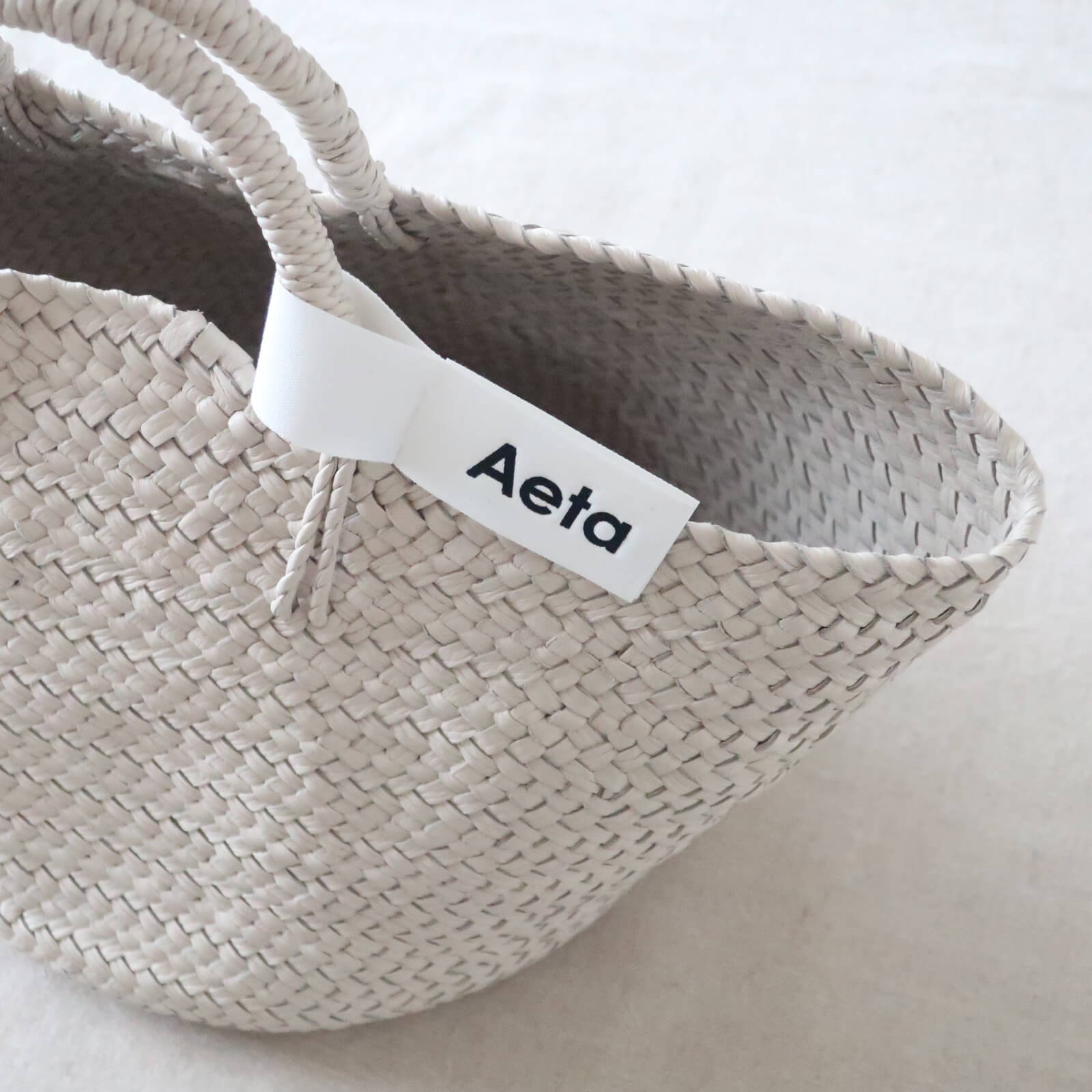 7月のお題】Aetaのレザーカゴバッグ | LEE