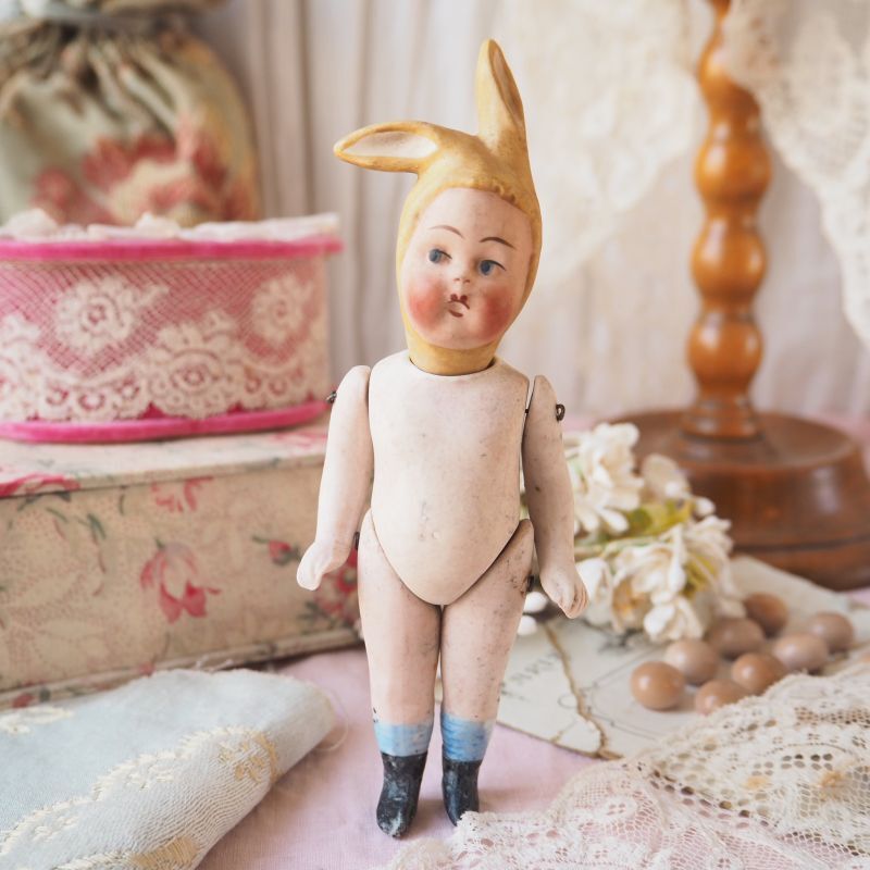 イースターバニーの着ぐるみビスクドール jouet・おもちゃ