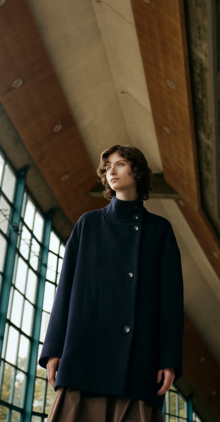 レキップ、ヨシエイナバの 大人レッドのハーフコート L'EQUIPE レキップ