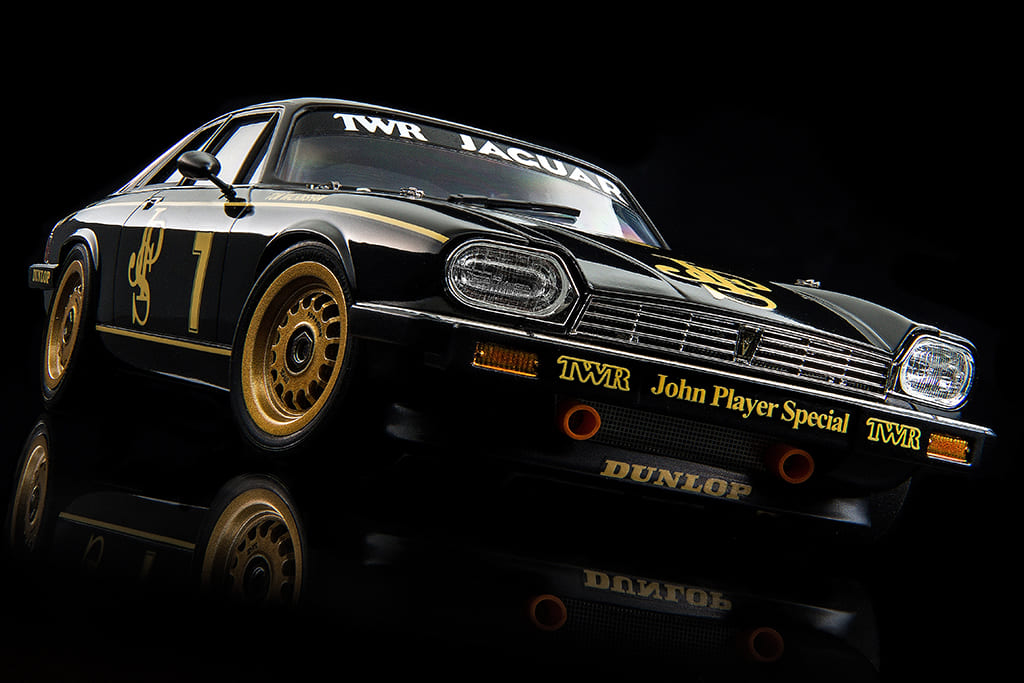 JPSカラーのダンディズムにシビレる！ハセガワ製プラモ「ジャガーXJ-S