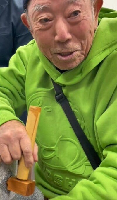 写真 | 【88歳おじいちゃん】介護施設で「抹茶」を挽くリアクションが