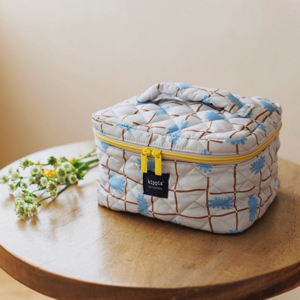 北欧デザインがかわいい♡ kippisメイクポーチ】 容量たっぷりで収納力