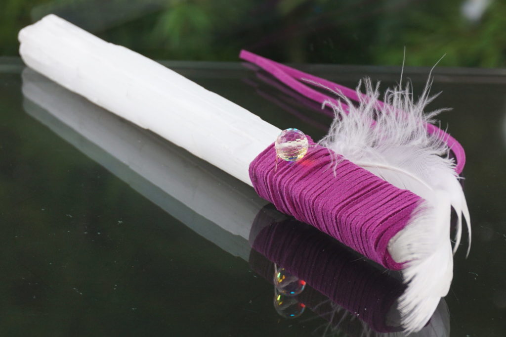 セレナイト原石ワンド【ルナフラッシュ＆羽】 - リアファル