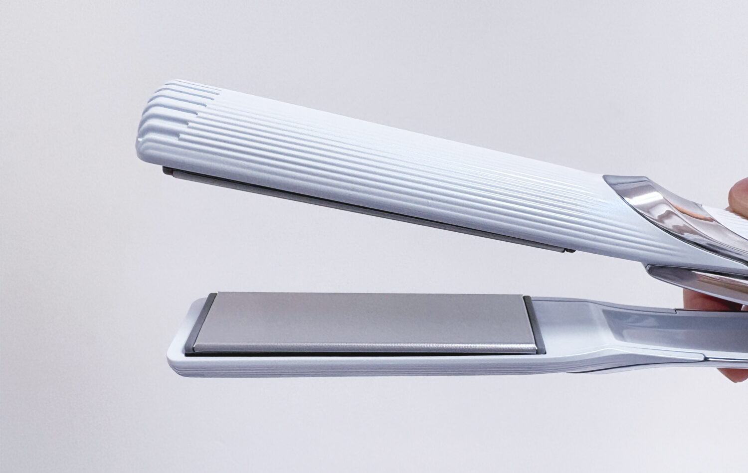 ストレート比較】絹女・リファヘアアイロンプロならどっちがおすすめ