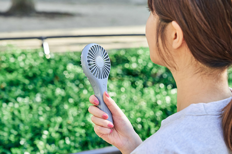 軽量スリムハンディファン LCAF015 | Life on Products(ライフオン