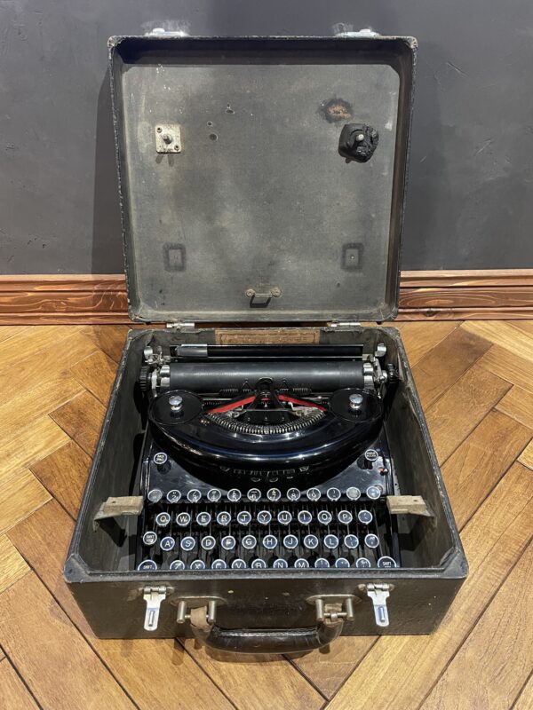 UNDERWOOD noiseless portable typewriter / アンダーウッド