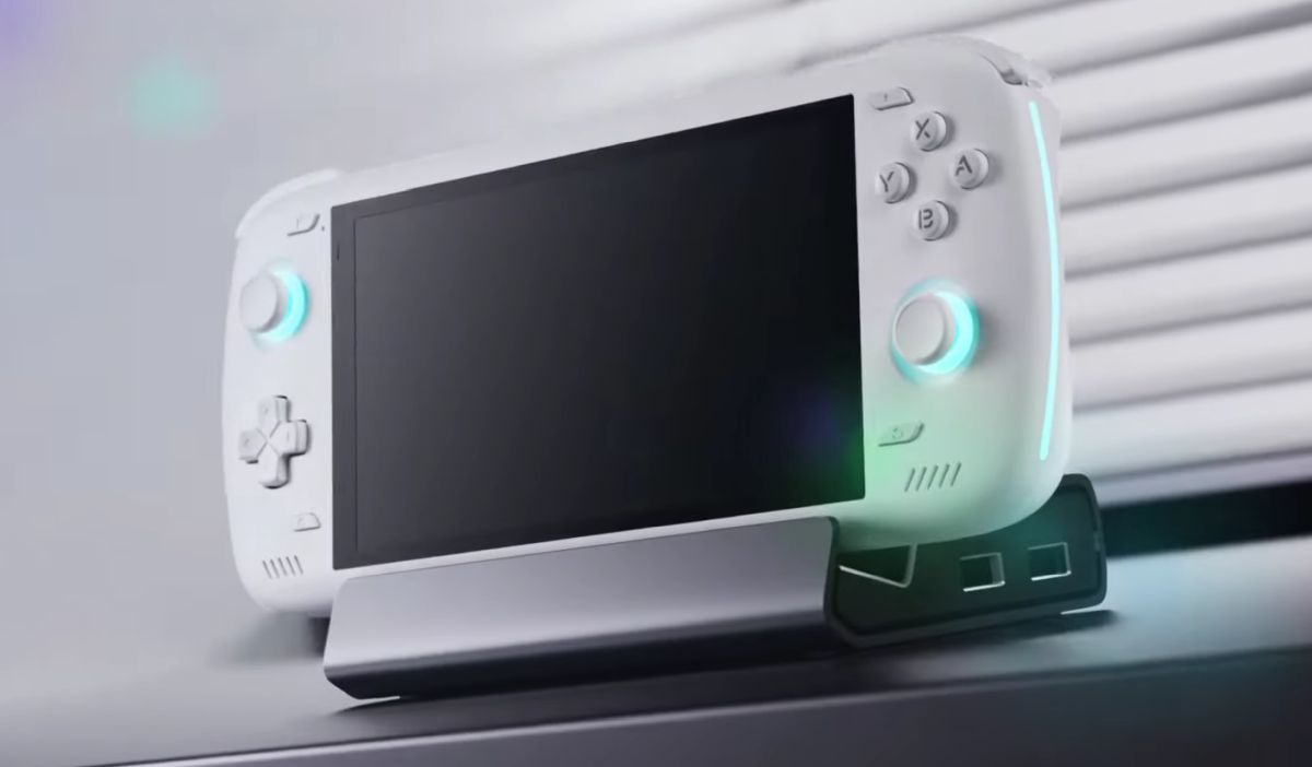AYN Odin2 is a Snapdragon 8 Gen 2 handheld game console for $299