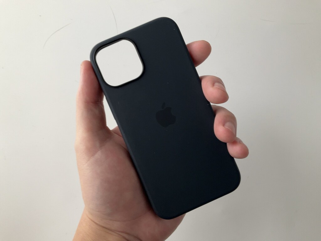 iPhone 13 mini 純正シリコーンケースのレビュー | KuroBox