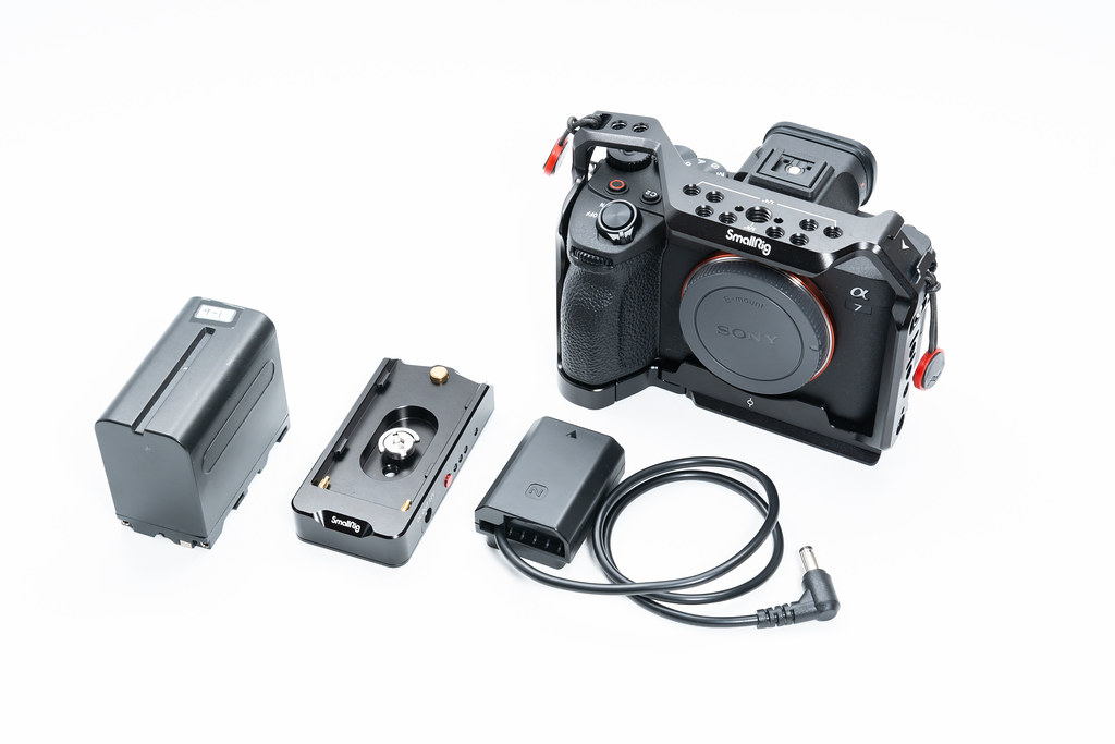 ミラーレスカメラで長時間撮影できるバッテリープレートが凄いので