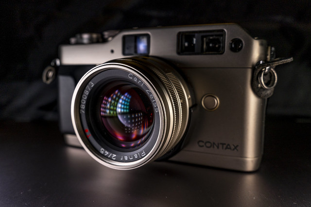 Analog Therapy: Contax G1 + Zeiss Planar 45mm f/2 + Fujifilm X-Tra