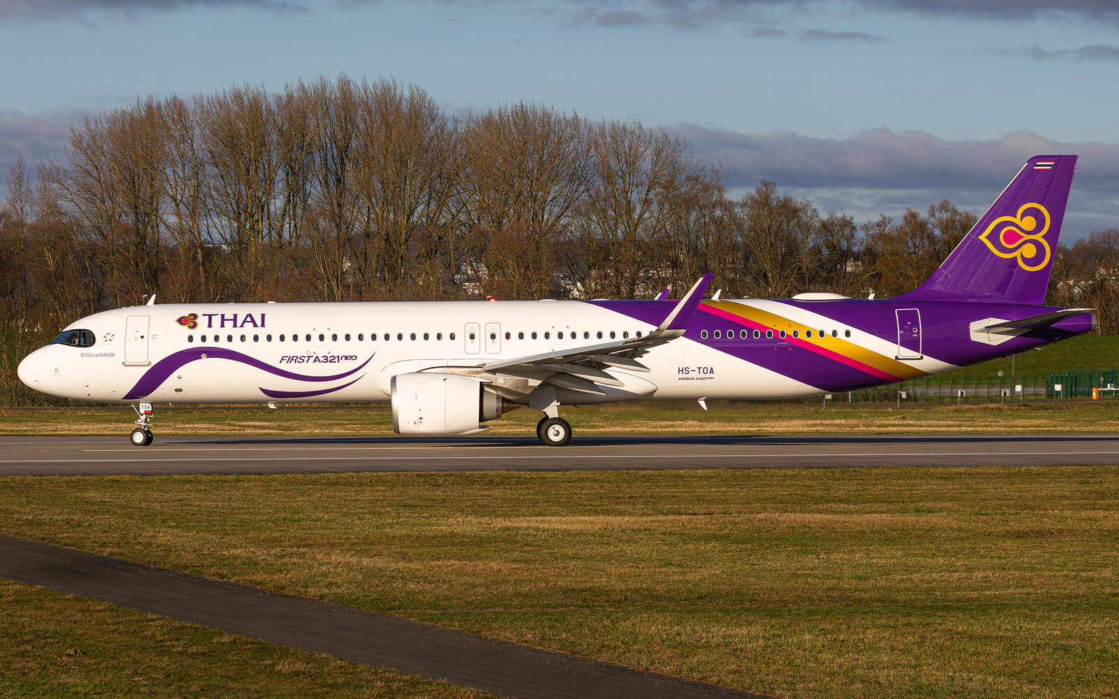 Airbus A321-251NX, Thai Airways International, D-AZWJ, HS-TOA (MSN