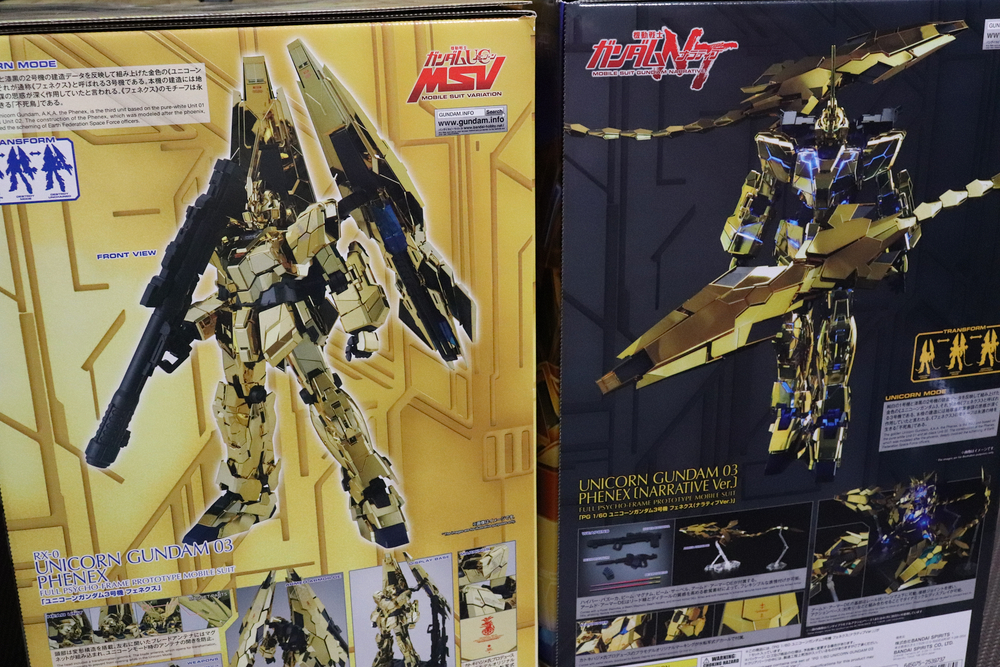 PG ユニコーンガンダム3号機フェネクス(ﾅﾗﾃｨﾌﾞVer.)を開ける