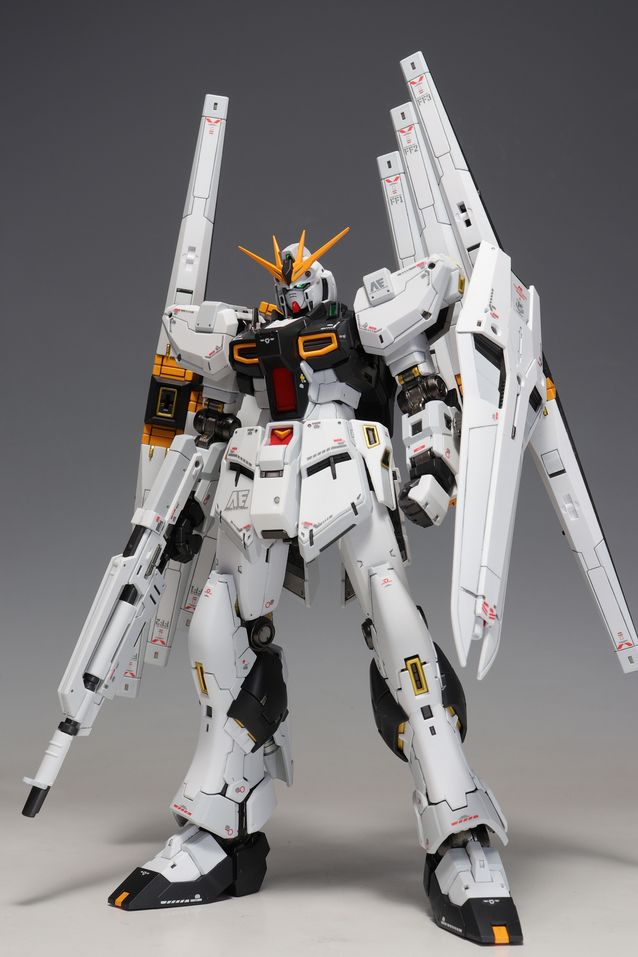 RG νガンダム （ダブル・フィン・ファンネル装備型） 塗装/完成
