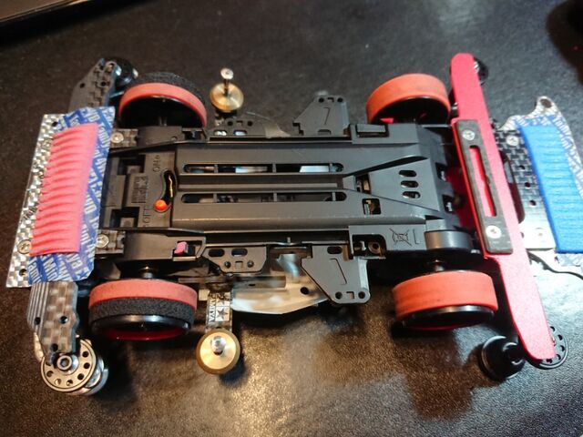 MARU】VZシャーシ／バンパーレス＆軽量加工＋モーター押さえプレート