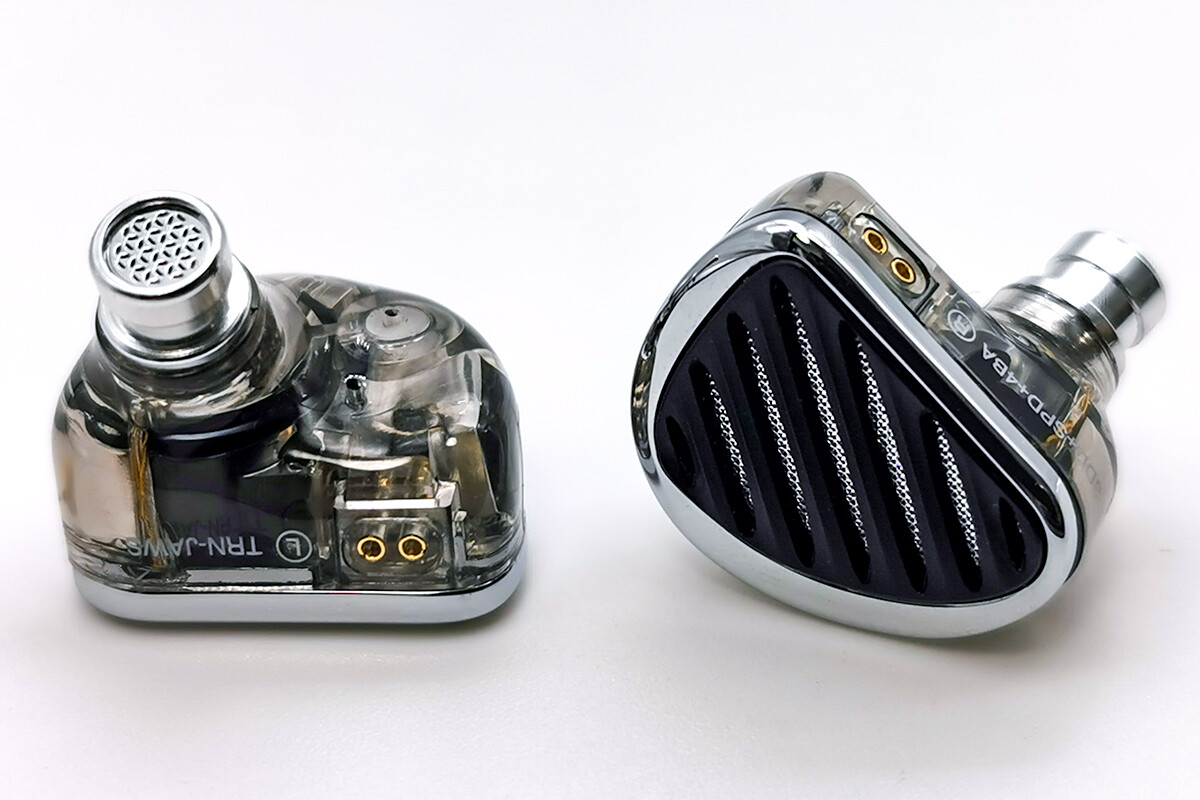 TRN JAWS」 サメをイメージしたデザインに4BA+3DD+1平面の8ドライバー