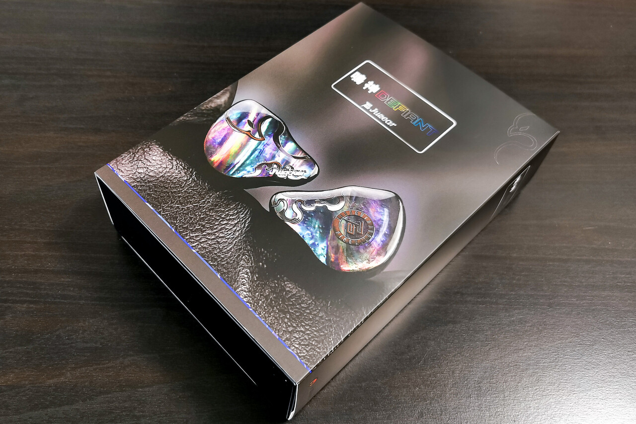 JUZEAR x Z Reviews Defiant (鳴神)」 カラフルで魅力的な外観に