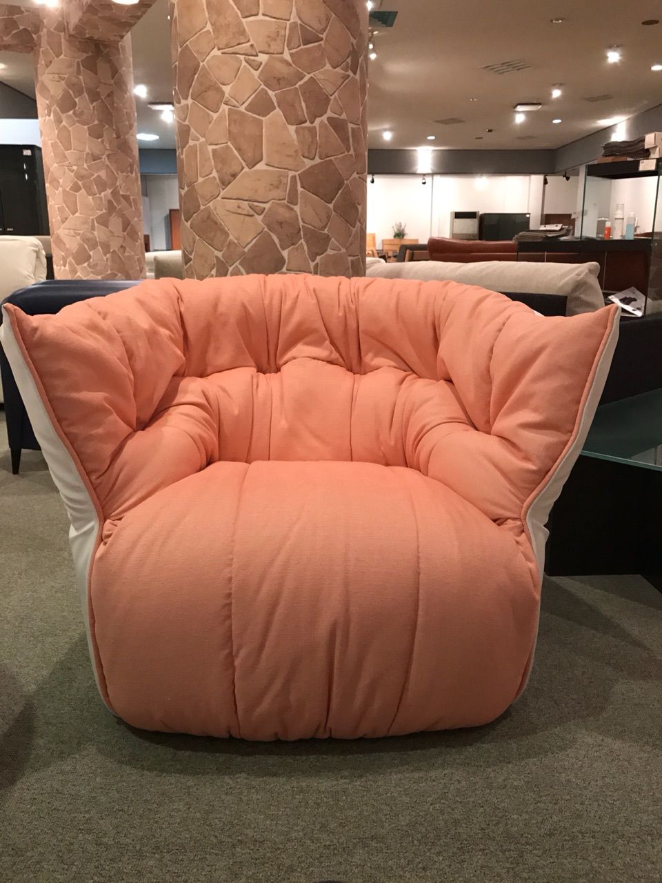 パステルカラーのブリガンタン1Pソファ リーン・ロゼ社 : 住賓館