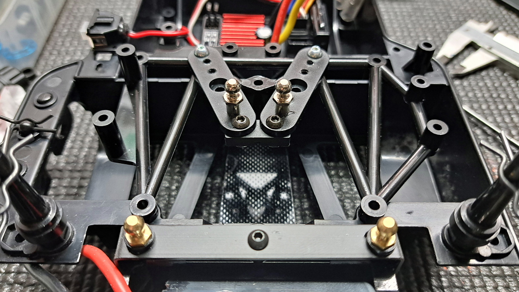 ポルシェ956」Cカー用・逆V型ダブルダンパー : プラドの趣味の備忘録