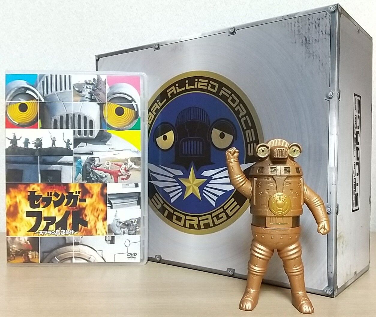 セブンガーのソフビやジャグラスジャグラーの写真集など豪華なBOX