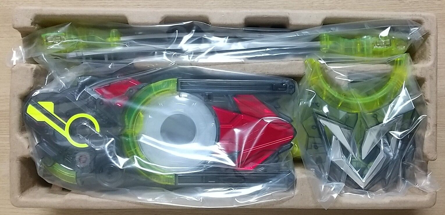 仮面ライダーストアなどで限定発売】SUPER BEST 変身ベルト DX飛電