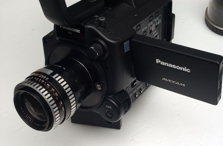 マイクロ－フォーサーズ動画専用機パナソニックAG-AF105にマウント