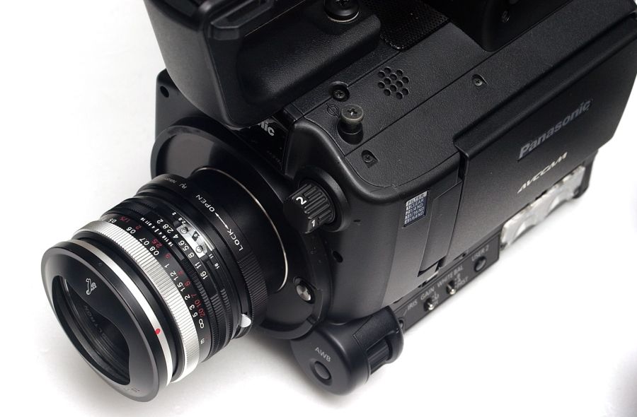 マイクロ－フォーサーズ動画専用機パナソニックAG-AF105にマウント