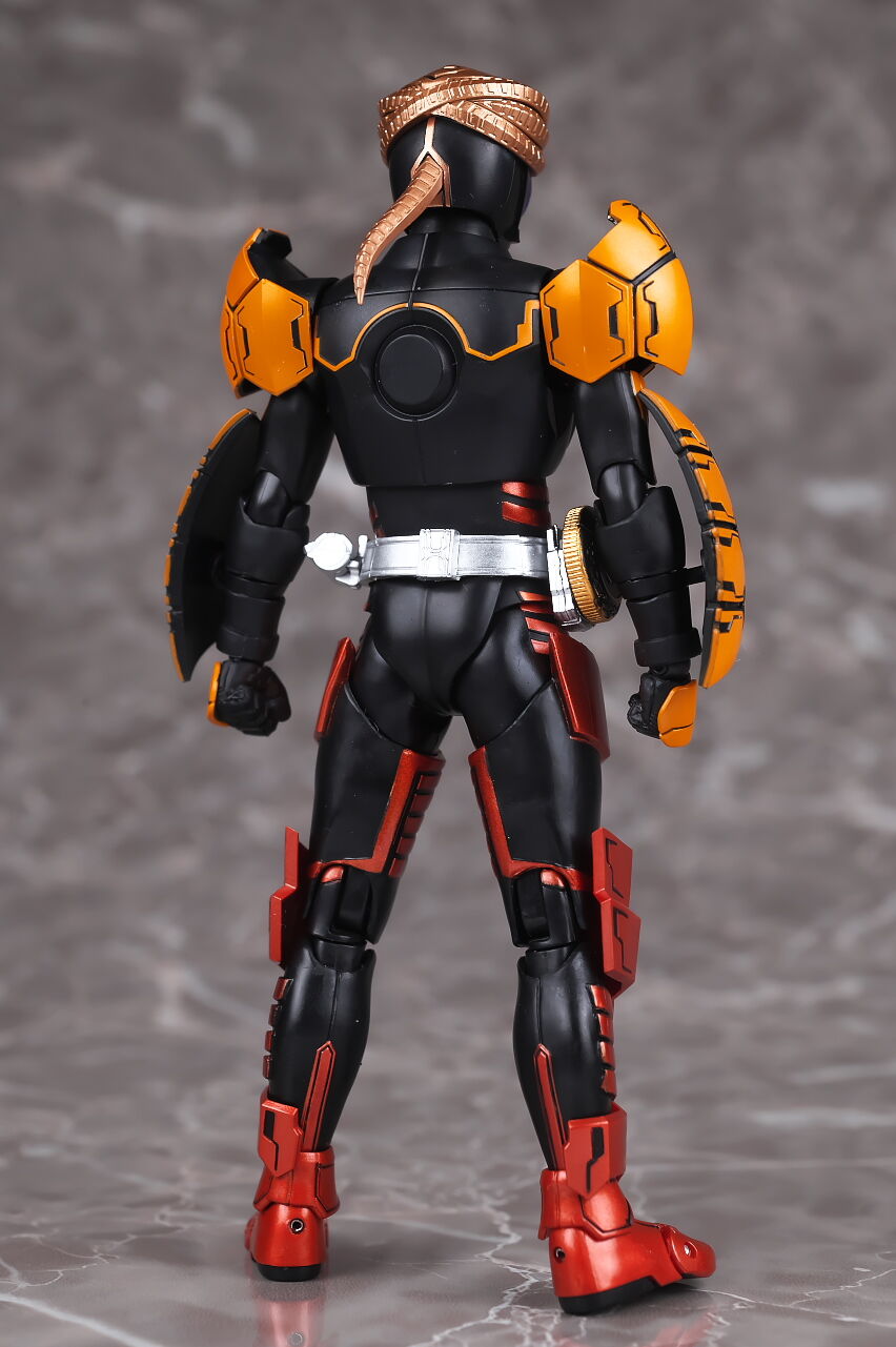 S.H.フィギュアーツ （真骨彫製法） 仮面ライダーオーズ ブラカワニ