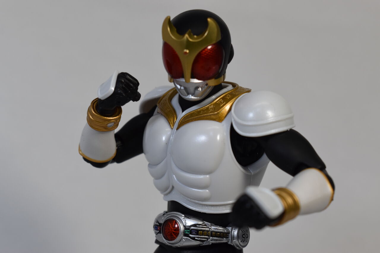 S.H.Figuarts 仮面ライダークウガ グローイングフォーム（真骨彫製法