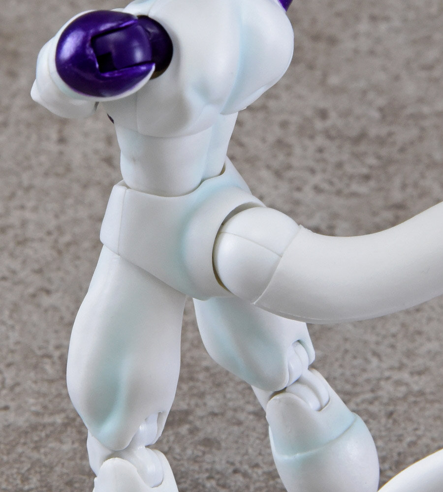4月27日(金)発売 「S.H.Figuarts フリーザ 最終形態-復活-」製品版