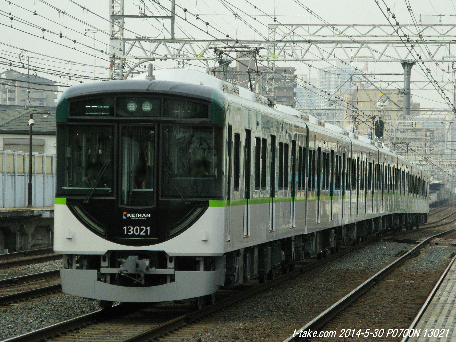 京阪13000系組込の「前3000系中間車」現る : 列車番号T-TAKE(てぃーていく)