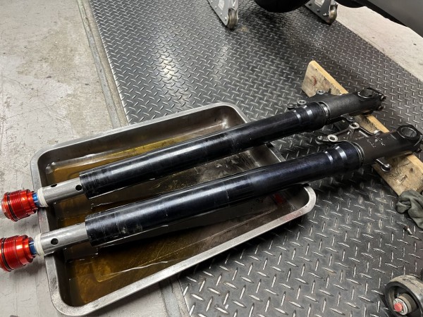 アプリリア RS250 フロントフォーク＆キャリパーO/H！！ : カスタム