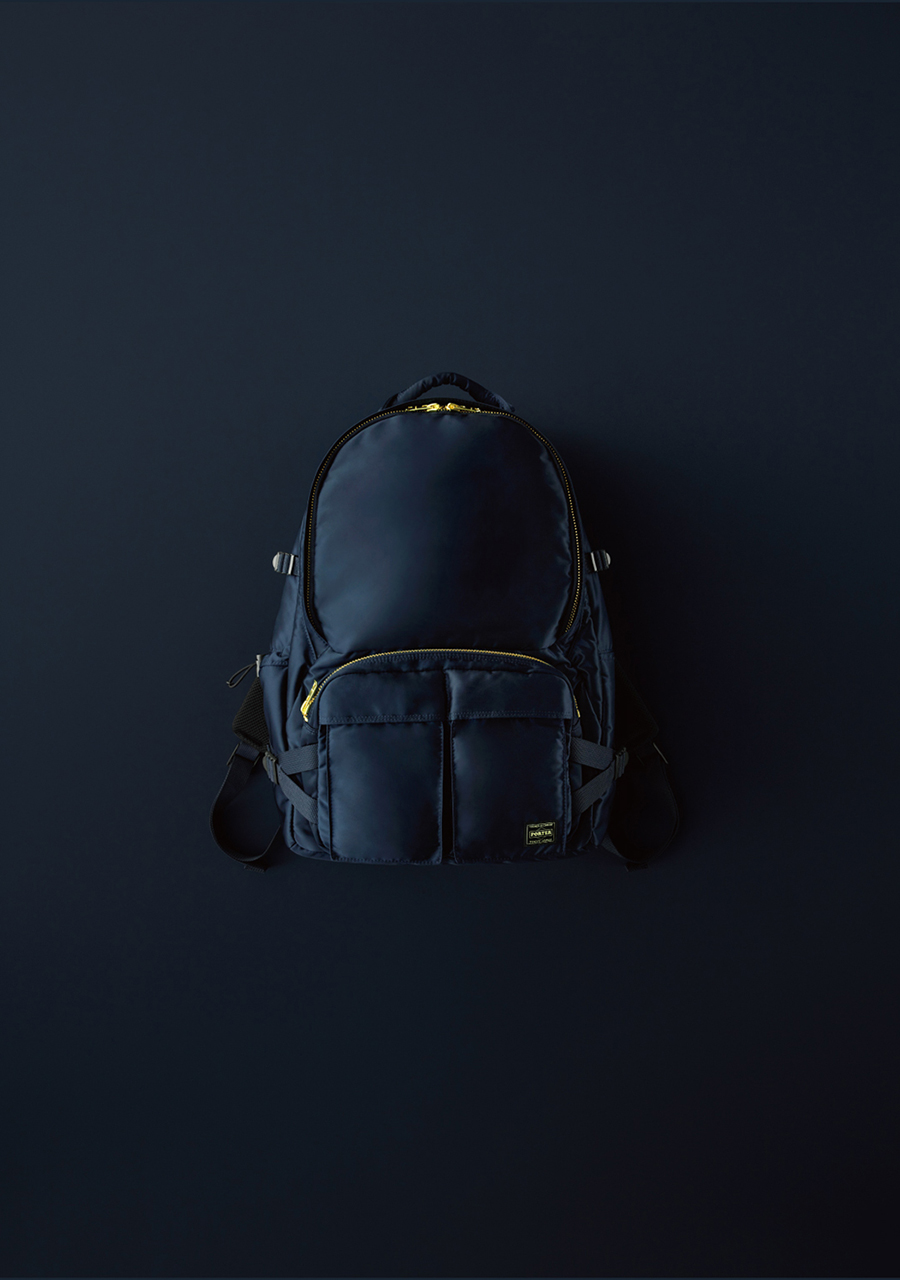 PORTER から TANKER シリーズの新色アイアンブルーがついに発売 – 時代