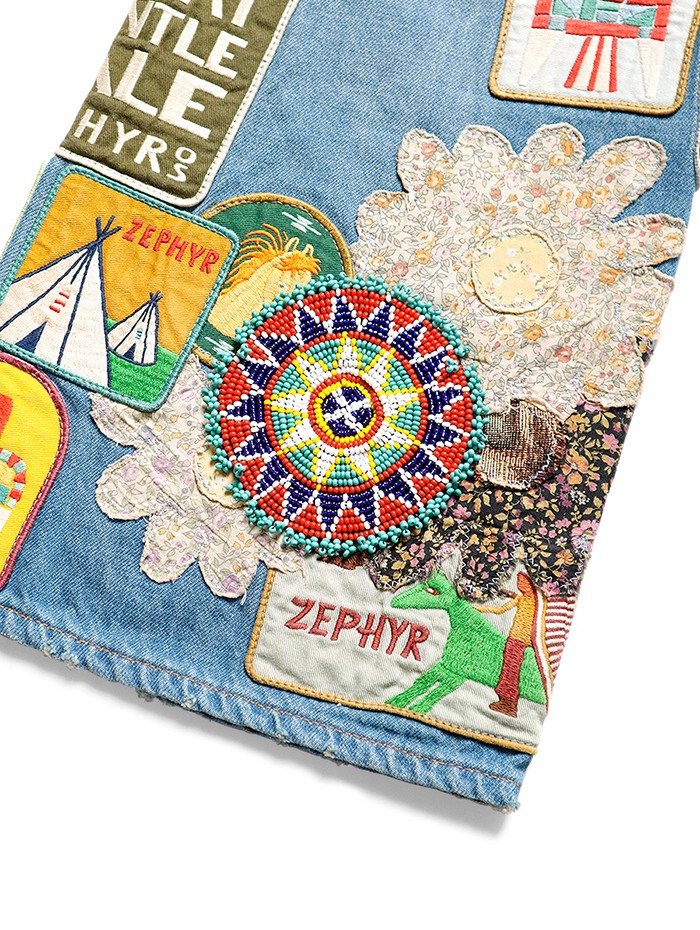 狂気をはらむ KAPITAL のフルリメイクフレアパンツで自己を解き放つ