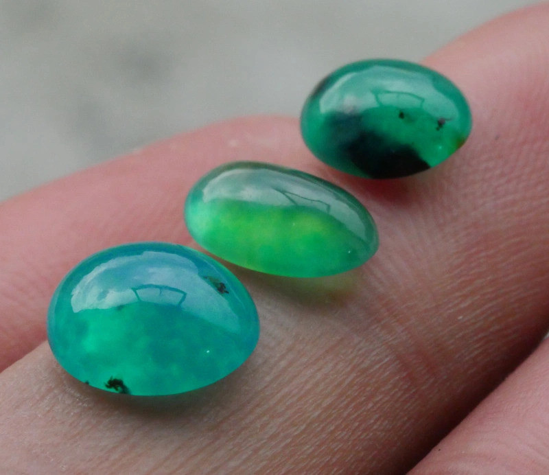 クリソコラカルセドニーの宝石：特性、意味、価格