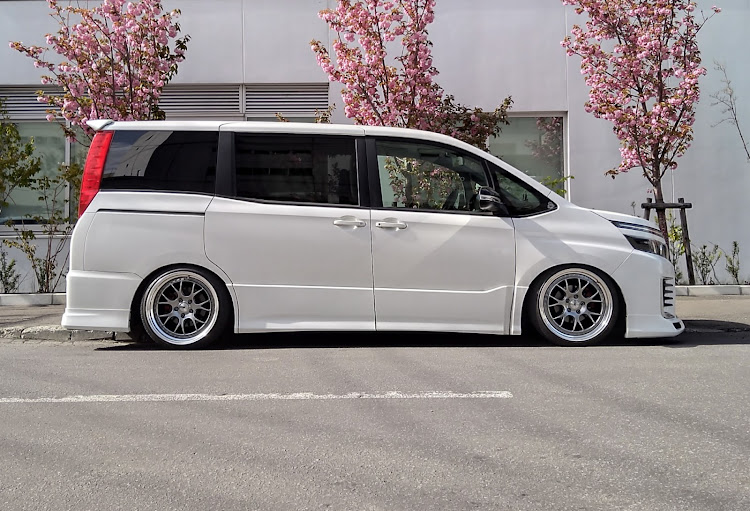 ヴォクシーのキャンバーボルト 3度・キャンバープレート3度・4WDだけど