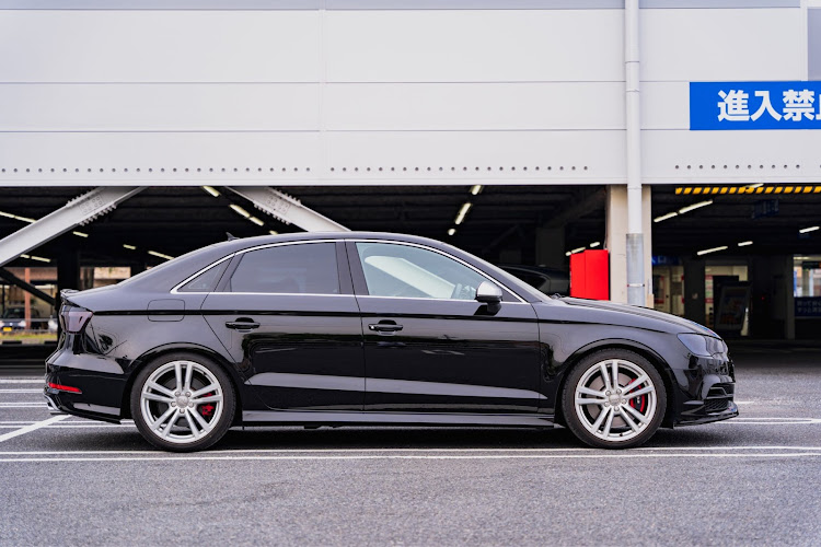 S3 セダンのRSRダウンサス・アウディ・S3・もうちょい下げたい・物欲が
