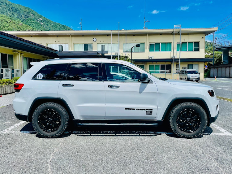 グランドチェロキーのロワリングキット・エアサス・DIY・メルカリでお