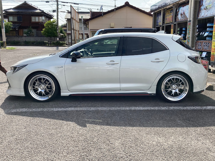 カローラスポーツの車高調・カローラスポーツ・プリウス50・低いようで