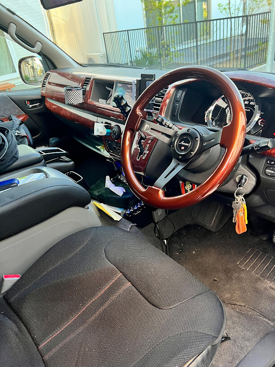 アベニューAvenue ステアリングハイエース200系