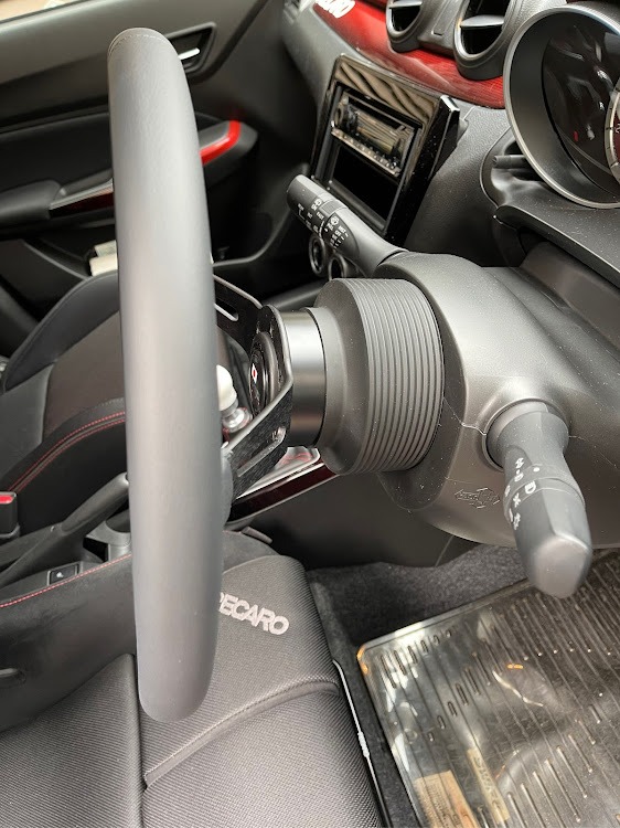 スイフトスポーツのスイフトスポーツ・zc33s・MOMOステアリング