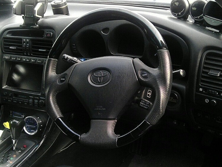 アリストのステアリング交換・パドルシフト取付・クイックリリースボス