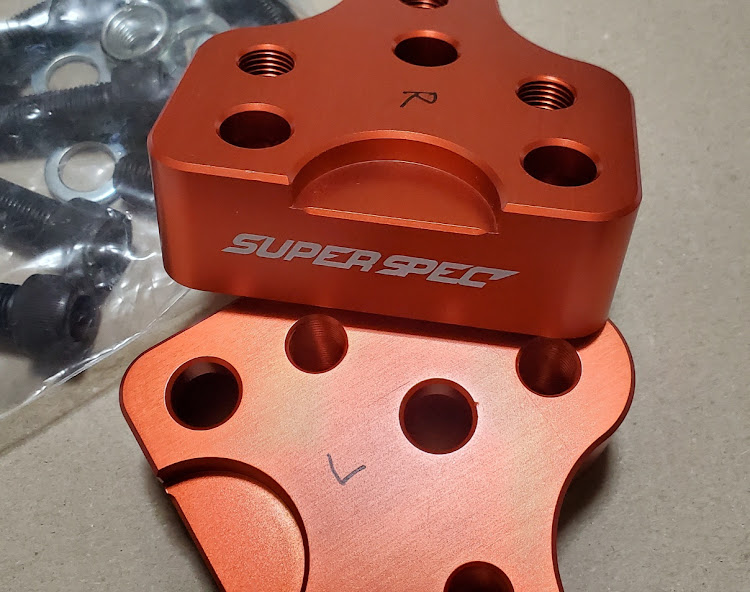 プリウスのキャンバー付きロールセンターアダプター＆ロングタイロッド