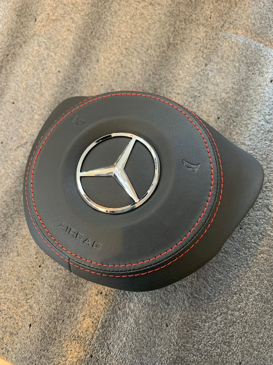 メルセデスベンツ エアバッグカバー（赤ステッチ / ブラックレザー）