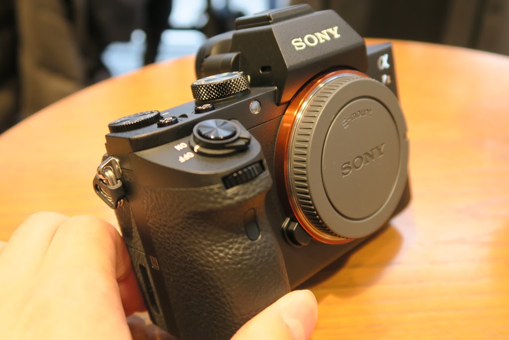 カメラ】はじめてのミラーレス一眼にSONY α7II購入！開封の儀と同時