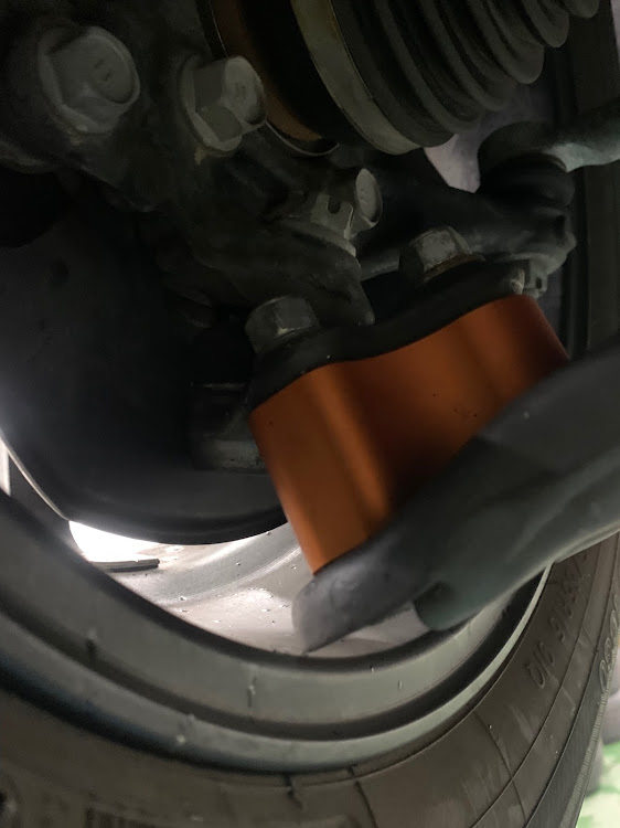 プリウスのロールセンターアダプター・着けたのはいいが・15インチ履け